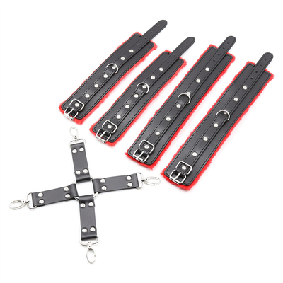 Pu Cuero negro de bondage de retención esposas y cinturón de esposas de tobillo cruz para el juego adulto bdsm